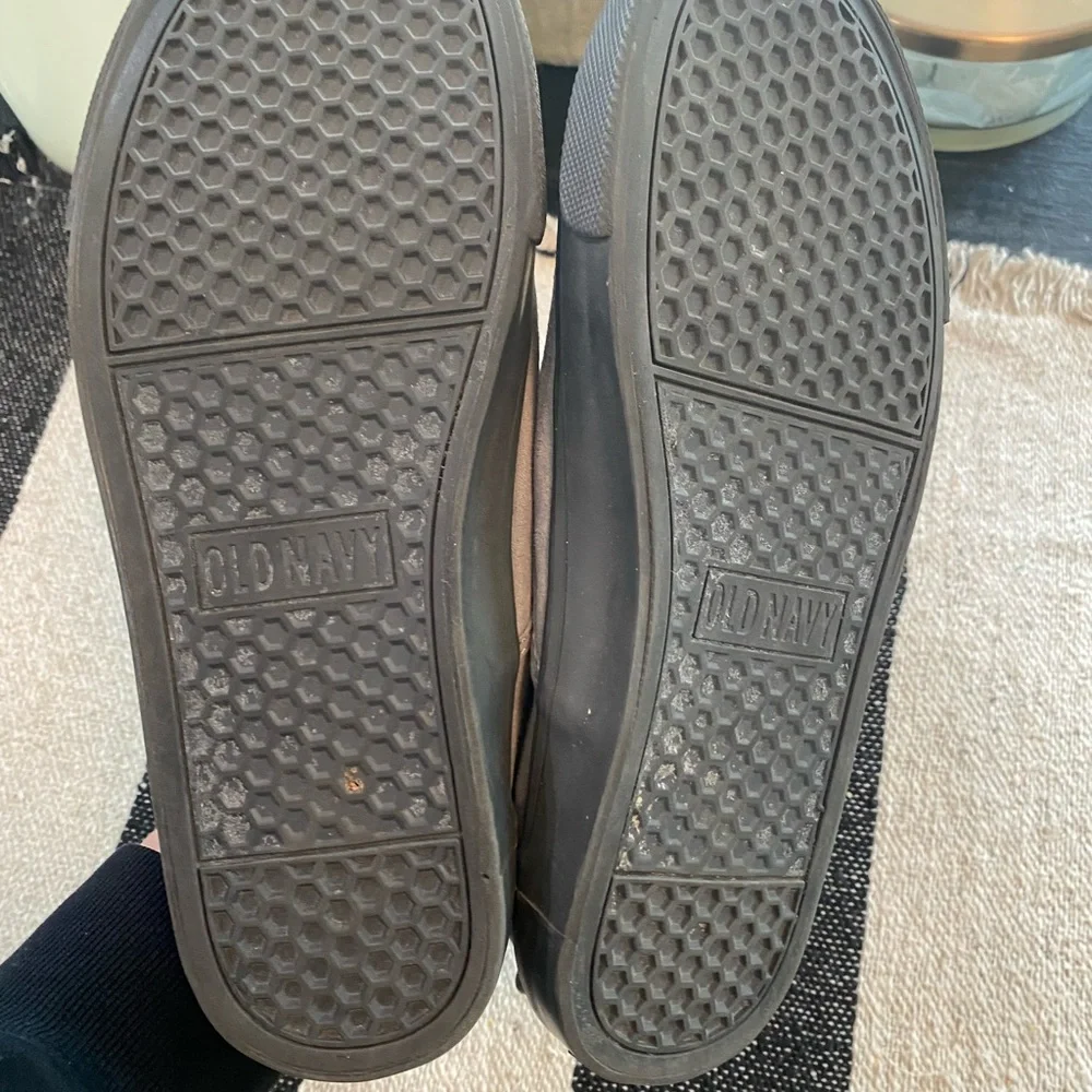 Old Navy Boys Gray Suede Slip on Sneakers Size 6
